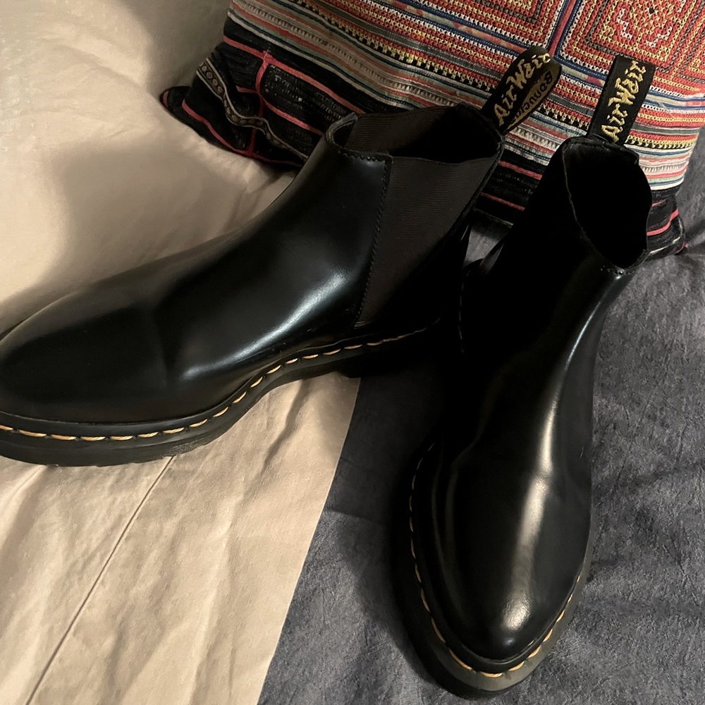 Dr. Martin Chelsea boot